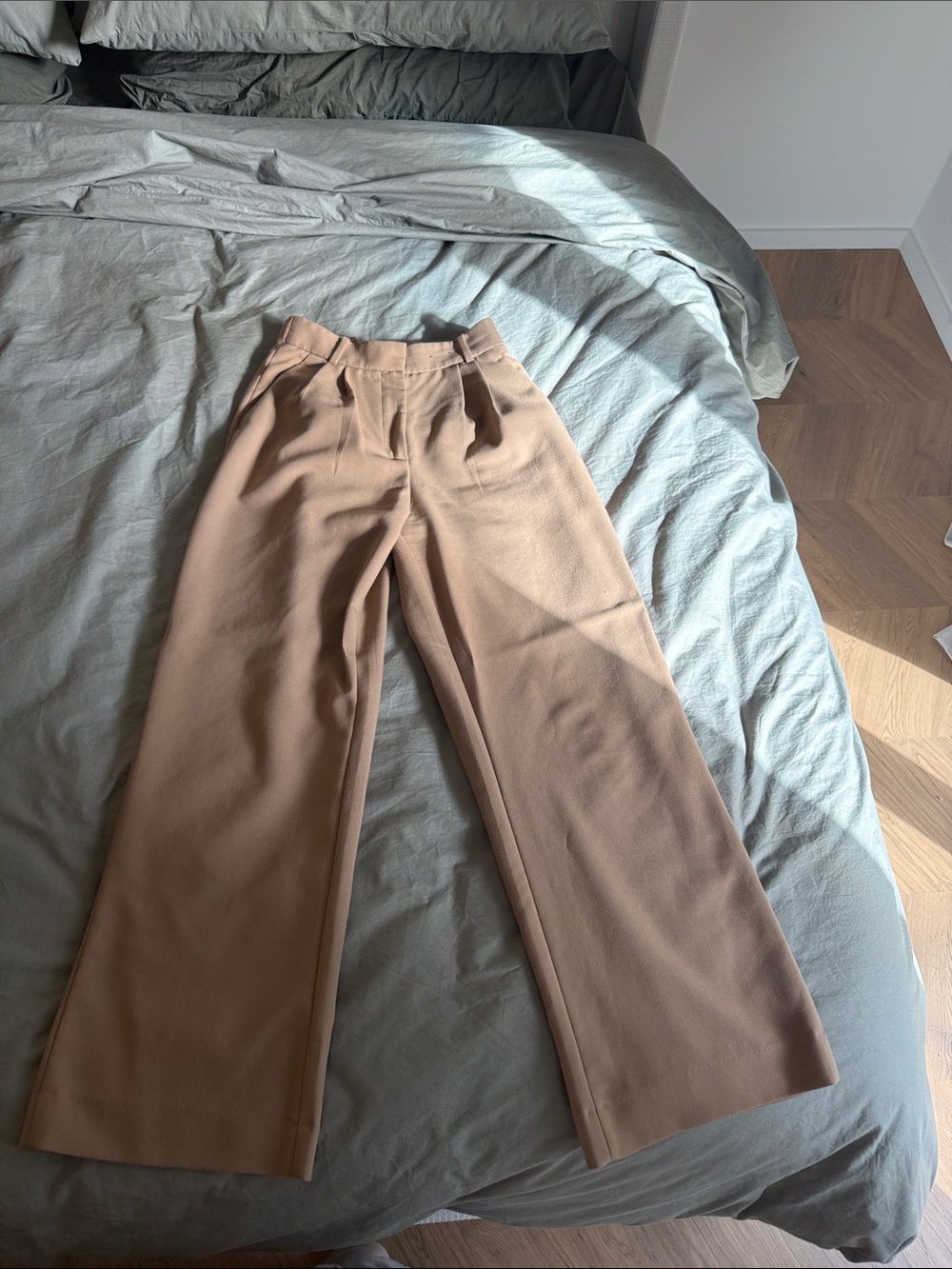 Abercrombie & Fitch High-Waist Wide-Leg Pants in Taupe